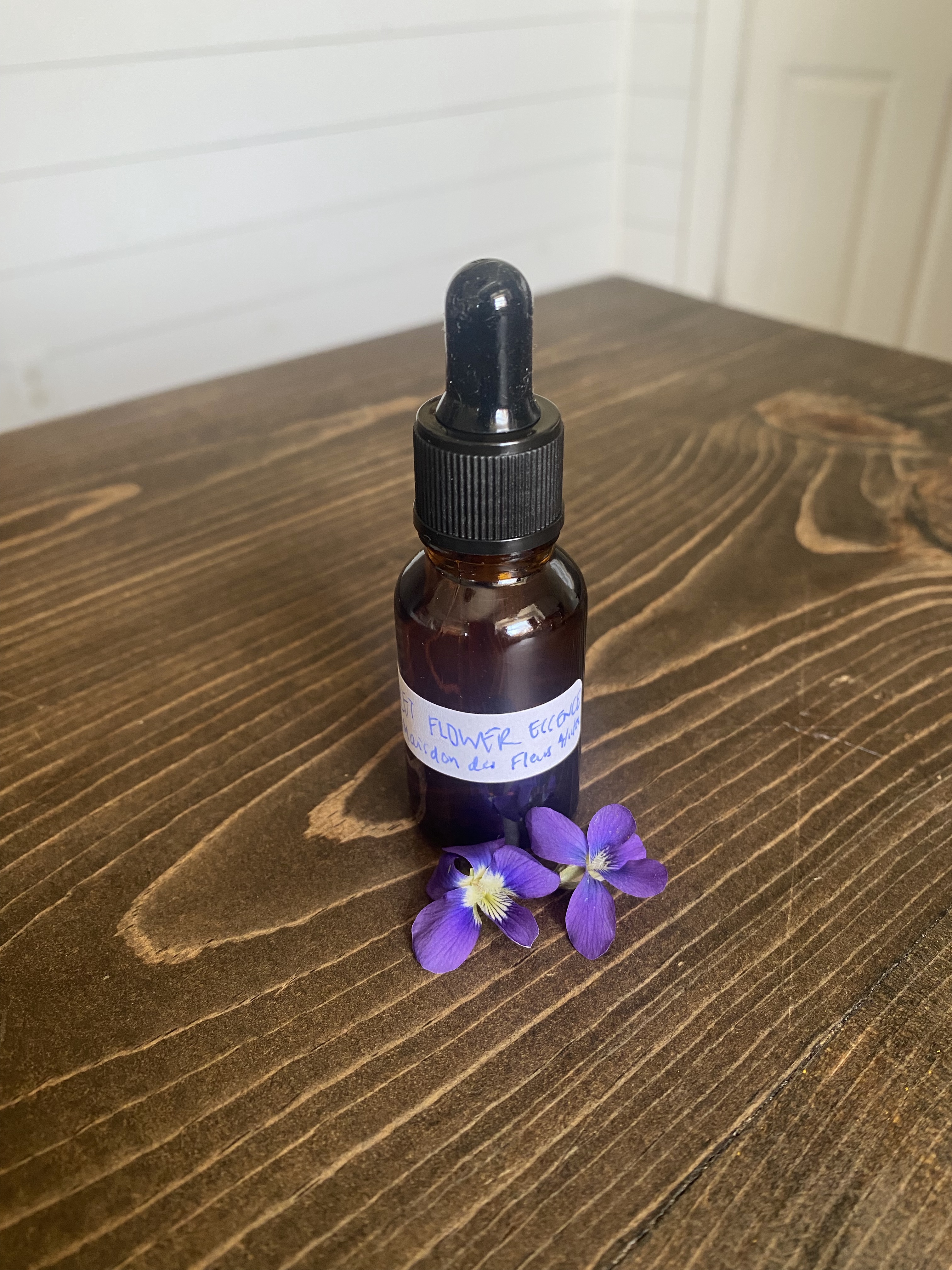 For those experiencing loneliness, isolation or questioning self identity. Increases inner warmth, trust, confidence and helps with remembering the past.